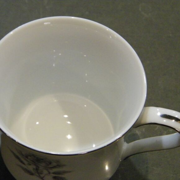 International Fine China ALLURE Footed Tea Coffee Cup and Saucer Set 6036 - Picture 3 of 6